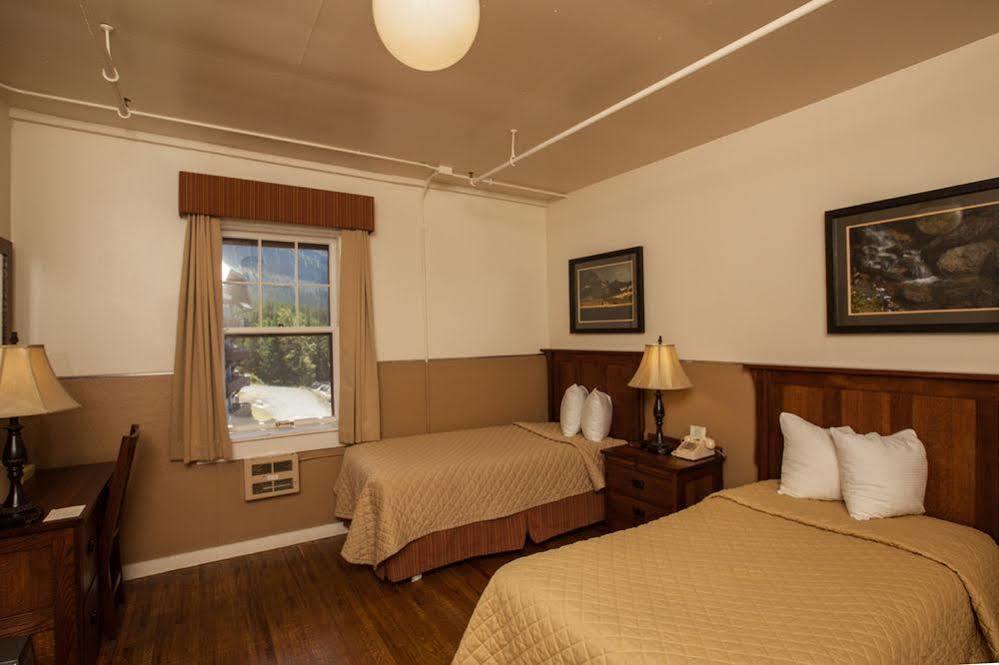 Many Glacier Hotel Babb ภายนอก รูปภาพ